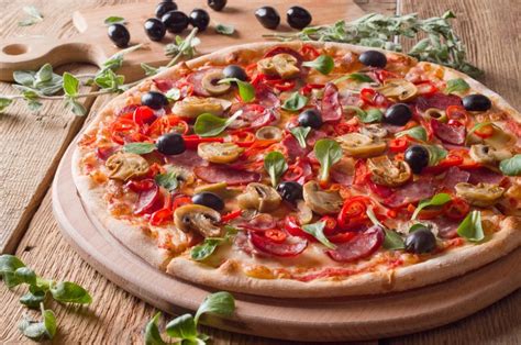 4k 5k Fast Food Pizza Olive Sausage Mushrooms Cutting Board
