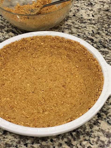 Vegan chocolate avocado pudding pie with salted almond date crust. Chocolate Pudding Graham Cracker Crust Pie