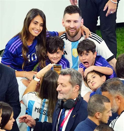 Lionel Messi Celebrates World Cup Win With Wife Sons Photos