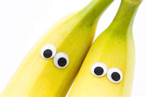 Bananas Com Os Olhos Googly No Fundo Branco Foto De Stock Imagem De