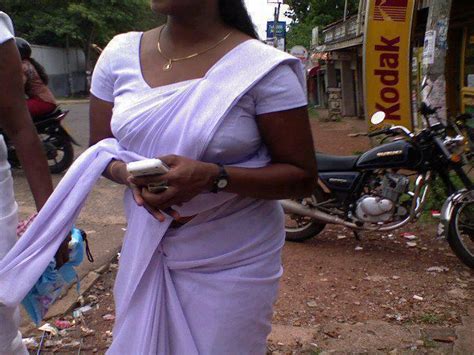 Nice Aunty Cleavage Show Andhra Sexy Aunties