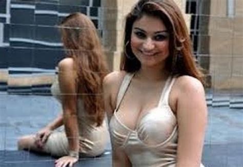 Bigg Boss 8 Contestant Dimpy Mahajan Shows Deep Cleavage And Bikini Body Showbiz Bites