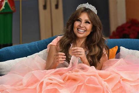 A 30 Años Del éxito En Tv Thalía Se Vuelve A Poner Vestido De