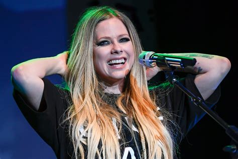 Rapper Mod Sun Got Avril Lavignes Name Tattooed On His Neck Following Dating Rumors Vanity Fair
