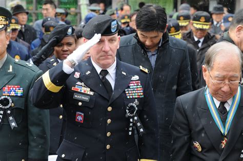 Eighth Army Korean War Veterans Honor Venerated Korean War Commander