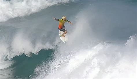 Ferreira won the world title in the 2019 world surf league. Opinion: Italo Ferreira Got Robbed Harder Than a 'Point ...