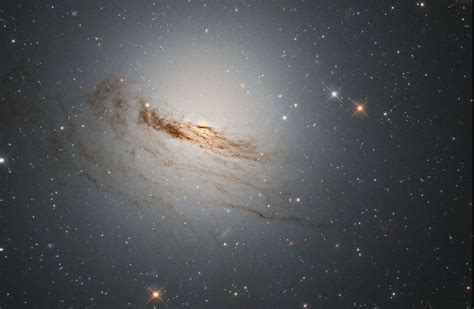 Le Télescope Spatial Hubble A Capturé Les Volutes Dune Galaxie