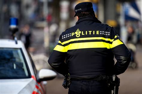 Wil de krant overleven moet volgens de hoofdredacteur zijn krant op termijn volledig digitaal worden. Politie Limburg gunt burgers een (digitaal) kijkje in de ...