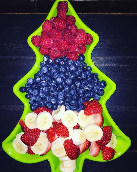 Christmas ornament veggie tray by feed inspiration. Christmas fruit tray idea | Holiday fruit, Christmas ...