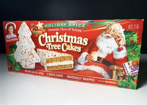 I love those little debbie cakes that are in the shape of trees at christmas. REVIEW: Little Debbie Holiday Spice Christmas Tree Cakes - Junk Banter