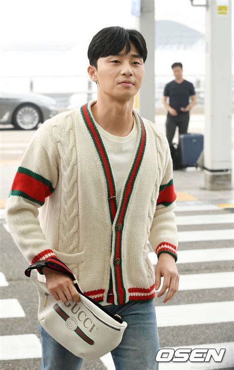 Watched she was pretty 2x and cant help it but watch several times even hwarang though ive seen already before. 10+ fois Park Seo Joon a fait tomber nos mâchoires avec ...