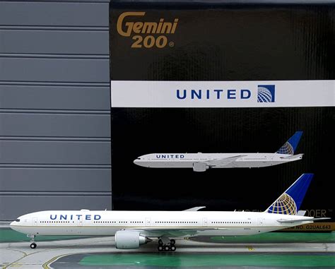 United Airlines Boeing 777 300er N2331u 1200 Scale