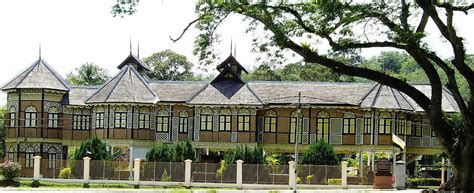 The istana iskandariah is located at bukit chandran, kuala kangsar, within a short drive from istana ulu, istana kenangan and the ubudiah mosque. PENDIDIKAN SENI VISUAL: INFO WARISAN - Istana Seri Kenangan