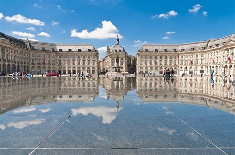 Here, you will be counting in french 1 to 100 in a few minutes. Place de la Bourse: het mooiste plein van Zuid-Frankrijk