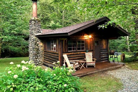 How To Build A Log Cabin Small Log Cabin Tiny Cabins Little Cabin