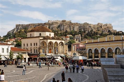 Sehenswürdigkeiten, tipps, fotos, videos, wetter und klima, flugreisen. Monastiraki Square Athens editorial photography. Image of ...