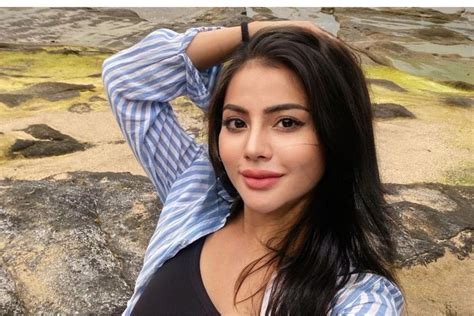 Potret Tisya Erni Mantan Model Majalah Dewasa Yang Viral