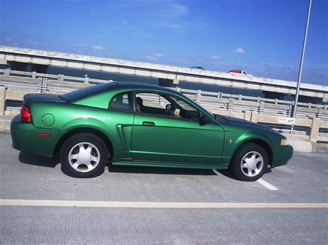 File:Ford mustang, 2000, green.JPG - Wikimedia Commons