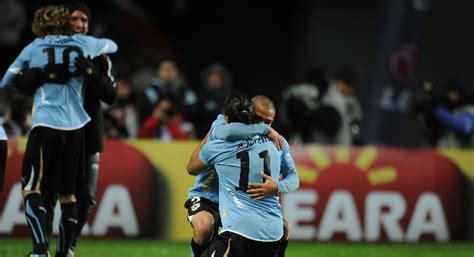 Uruguay y paraguay, cuarto y quinto, animan uno de los compromisos más destacados del quinto partido de las eliminatorias sudamericanas a qatar. SPORTS CRUISE: Uruguay vs Paraguay 2011 Copa America Final ...