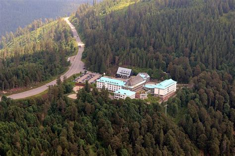 Ein interdisziplinäres team aus ärzten, psychologen und fachtherapeuten aus vielen weiteren bereichen kümmert sich um die gesundheit der großen und kleinen patienten. Bildergalerie - caritas-haus-feldberg.de