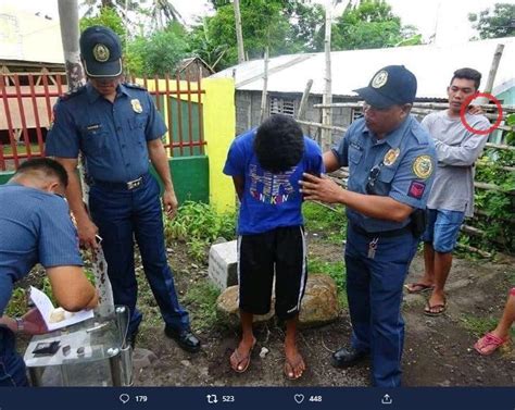 Maybe you would like to learn more about one of these? Ada Tangan Misterius di Foto Ini, Bisa Tebak? - HiTekno.com