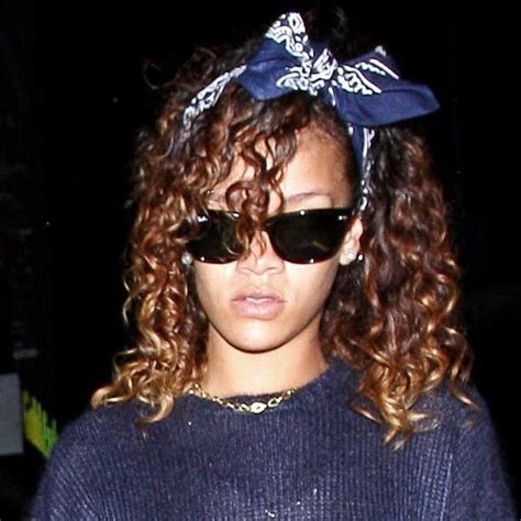 Rihanna With Tyed Bandana Rihanna Hairstyles Rihanna Clothes Design