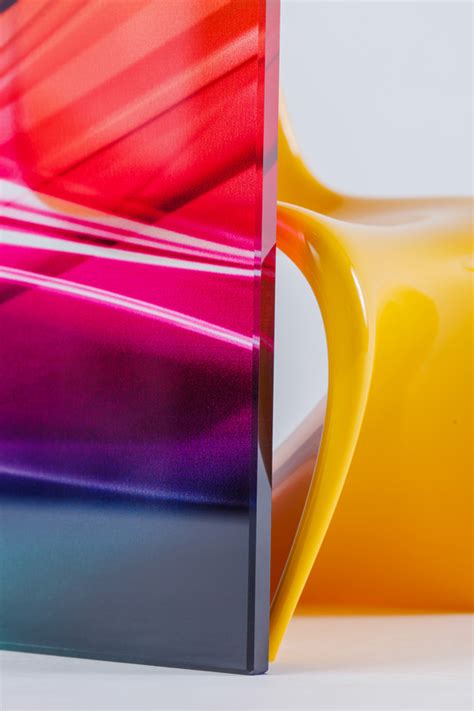 ' vorsicht glas' mit weißer schrift auf rotem hintergrund. Glasschiebetür System Invisible - Visioglas