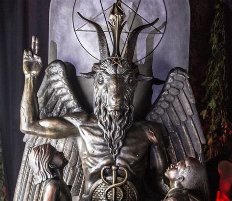 Sintético 95 Imagen De Fondo Estatua De Lucifer En La Iglesia De La