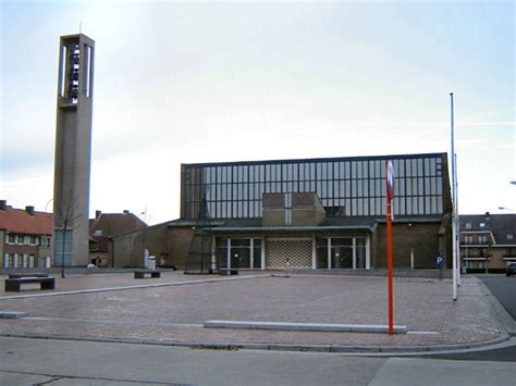 Experience the local cuisine, water park, and spas in beveren! Het kerkgebouw Sint-Jan Baptist, gelegen in Beveren-Leie
