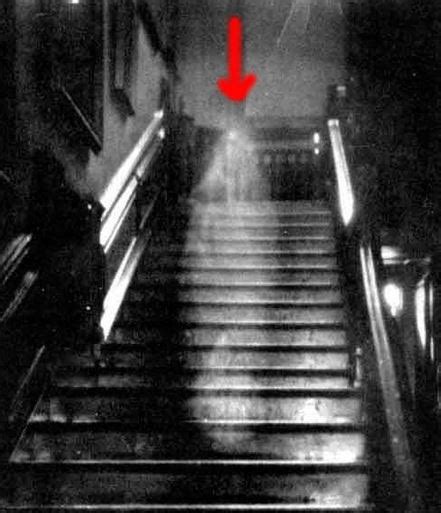 25 Frightening Ghosts Caught On Camera Gallery Ebaums World