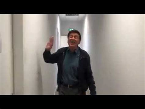 Cantante, musicista, attore, uomo di spettacolo. GIANNI MORANDI - VITA - YouTube