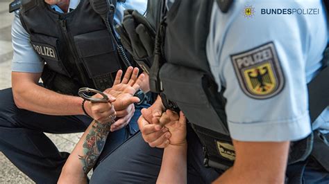Bundespolizeidirektion München: Polizeieinsatz wegen Person im Gleis