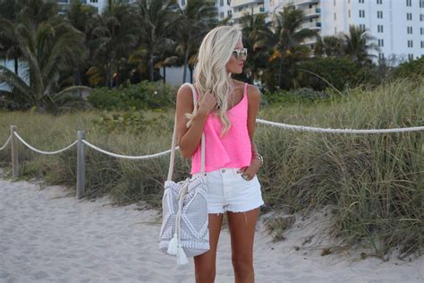 Casual Summer Beach Outfit (With images) | Summer beach outfit, Beach outfit, Casual beach outfit