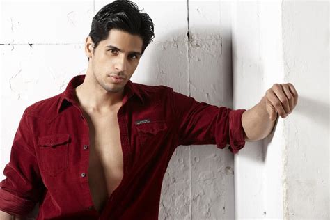 sidharth malhotra body wallpaper for iphone hasee toh phasee shirtless celebrity wallpapers