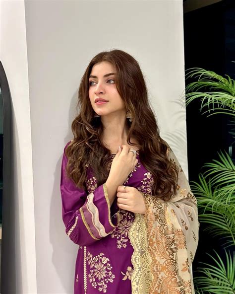 Kinza Hashmi Turns On The Charm In Vibrant Purple Jora Pictures Lens