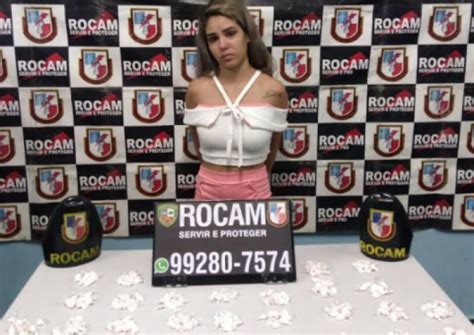 Mulher é presa por tráfico com trouxinhas de drogas em Manaus Policial Portal do Holanda