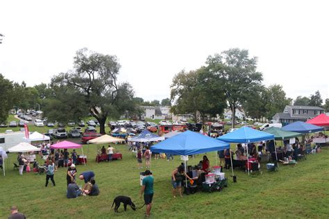 PHOTOS: Crowd Comes Out For Bolton Mansion Fall Festival - LevittownNow.com