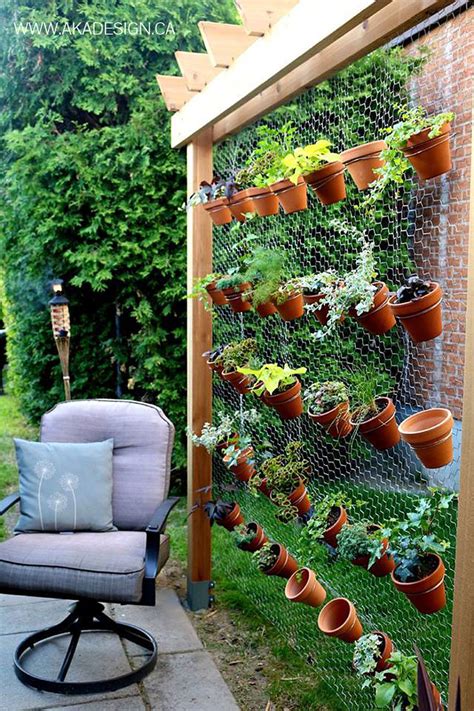 Hemat Ruang, Ini DIY 10 Taman Gantung yang Cocok untuk Rumah Kecil