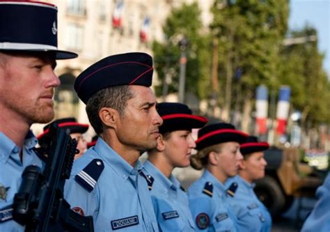 L'armée française de l'été 14. Portraits de douaniers présents au défilé du 14 juillet ...