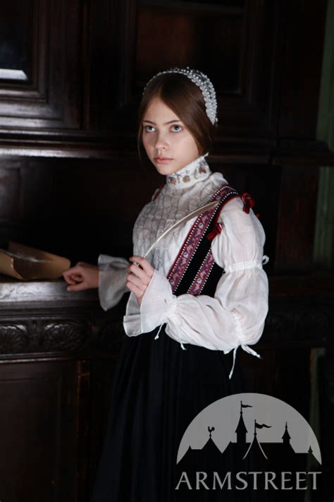 Robe Renaissance Style Florentin En Velours Naturel Pour Vente