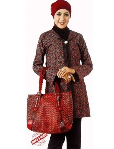 Rok astha dari bhatara batik ini memiliki model yang sangat trendi dengan corak batik modern. 10 Model Kebaya Batik Modern Hijab Terbaru 2020