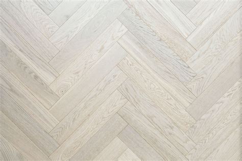 Oak herringbone flooring makes a statement. White lacquered engineered herringbone parquet UK ...
