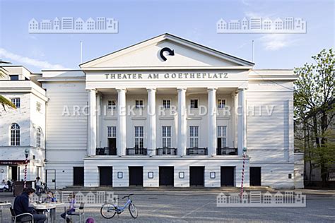 Von núria guiu sagarra / unusual symptoms choreografie: Theater am Goetheplatz Bremen - Architektur-Bildarchiv