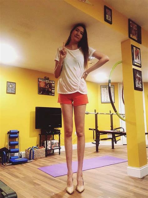 Taking It In Her Stride The 6 Foot 9 Inch Model With The World’s Second Longest Legs The