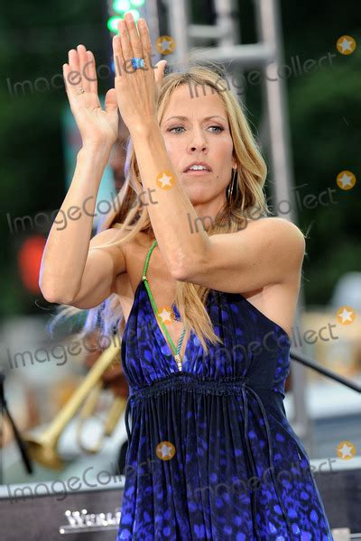 Photos And Pictures Musician Sheryl Crow Performing Live On Cbs The Early Show On July 23