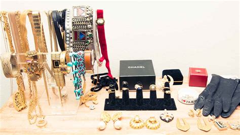 A Step By Step Guide To Buying Jewelry From A Pawn Shop Coveteur
