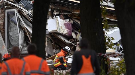 Τρία σπίτια κατέρρευσαν σήμερα το πρωί στα προάστια της αμβέρσας, από ισχυρή έκρηξη που κατά πάσα πιθανότητα οφείλεται σε διαρροή αερίου. Βέλγιο: Μεγάλη έκρηξη - Καταστράφηκαν σπίτια (φωτο ...