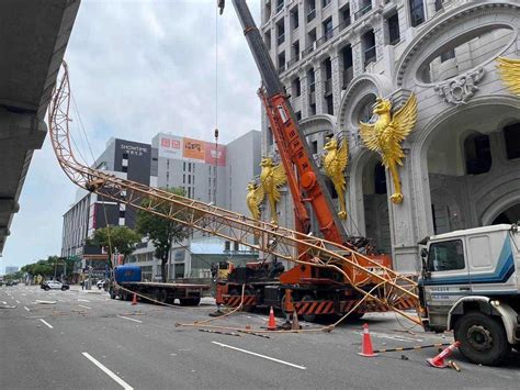 台中捷運被吊臂穿插 更多驚悚影像曝光興富發5隻金火鳥嚴重工安事件惹議 時事 卡提諾論壇