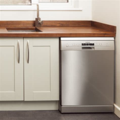 Buying Dishwashers For Solid Oak Kitchens Solid Wood Kitchen Cabinets Information Guides