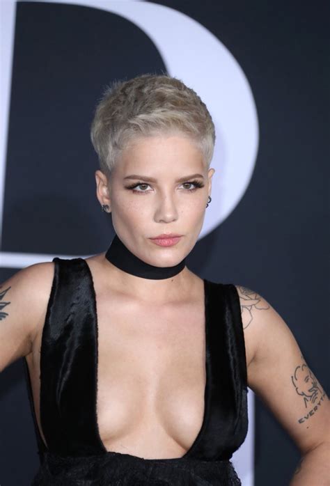 Halsey Updates On Twitter More Photos Of Halsey At The 50 Shades Darker Premiere Last Night